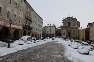 afternoon, ambient light, building, car, day, diffuse, diffused light, eye level view, Italia , natural light, overcast, residential, road, snow, Veneto, winter