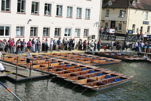 afternoon, Cambridge, canal, crowd, day, elevated, England, gondola, group, people, queuing, spring, sunny, The United Kingdom, transport